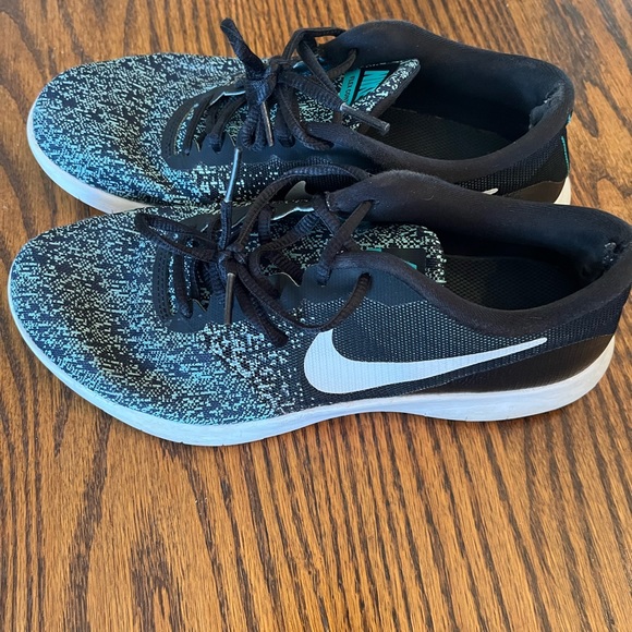 Nike women’s size 9 running shoes lovingly worn - Picture 3 of 10